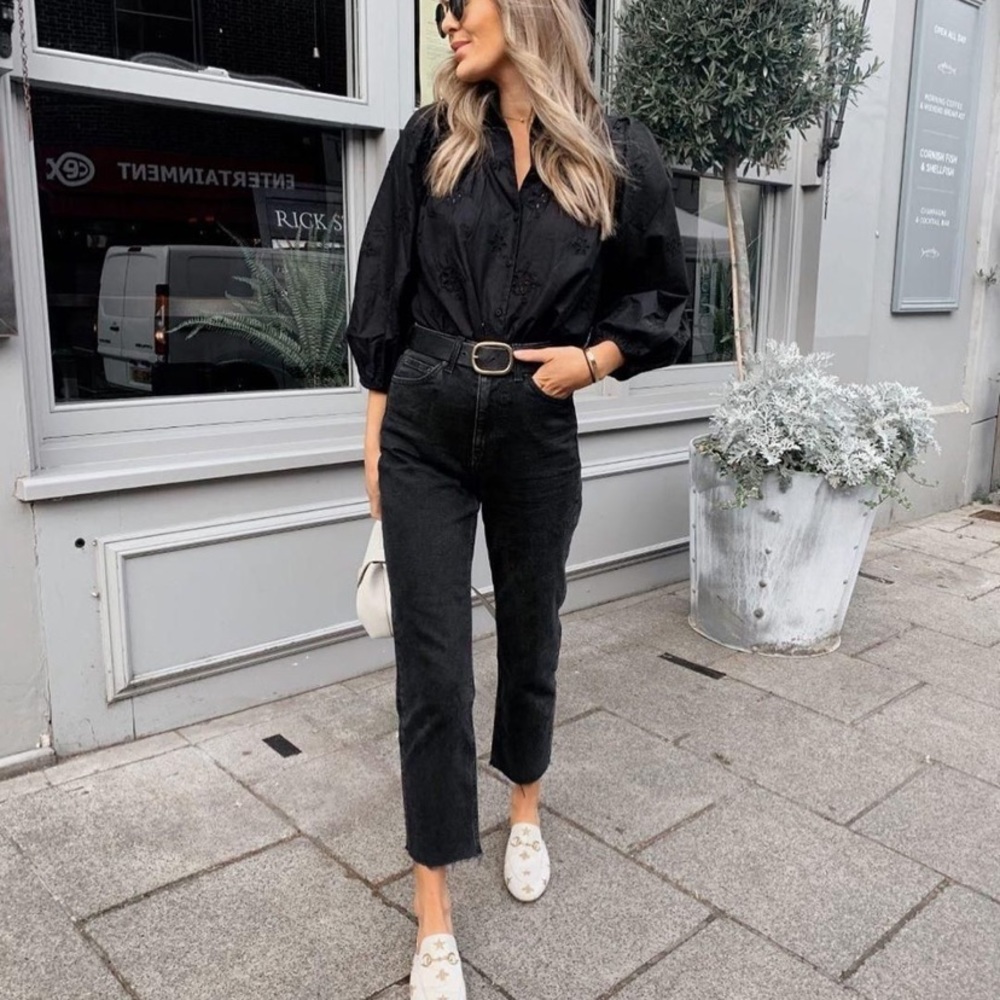 Last 🔥 MANGO high rise straight fit raw hem cropped black jeans
